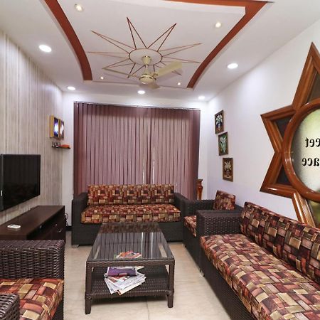 Oyo 2705 Hotel Preet Palace Ню Делхи Екстериор снимка