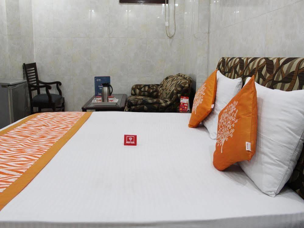 Oyo 2705 Hotel Preet Palace Ню Делхи Екстериор снимка