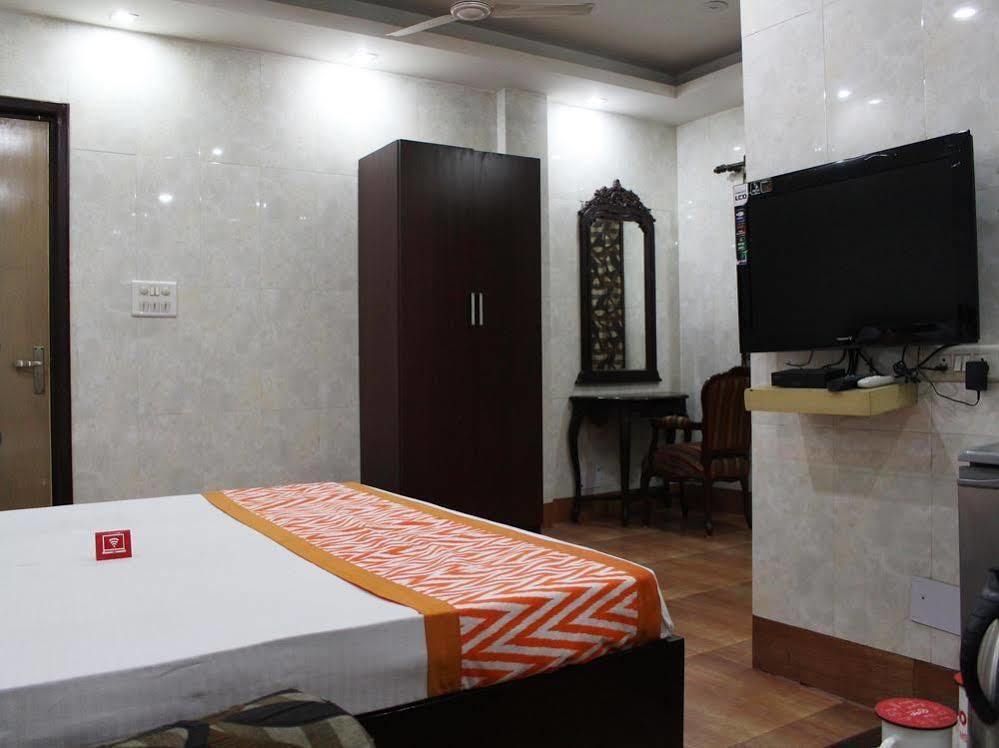 Oyo 2705 Hotel Preet Palace Ню Делхи Екстериор снимка