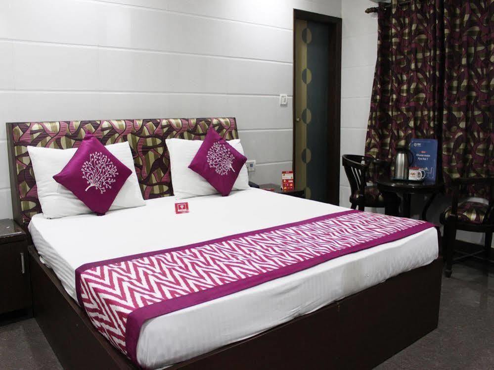 Oyo 2705 Hotel Preet Palace Ню Делхи Екстериор снимка