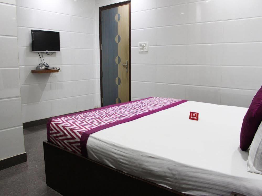 Oyo 2705 Hotel Preet Palace Ню Делхи Екстериор снимка