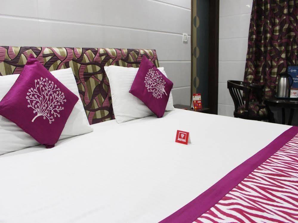 Oyo 2705 Hotel Preet Palace Ню Делхи Екстериор снимка