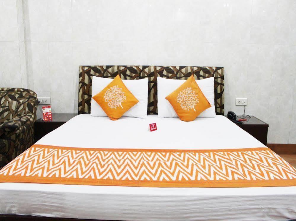 Oyo 2705 Hotel Preet Palace Ню Делхи Екстериор снимка