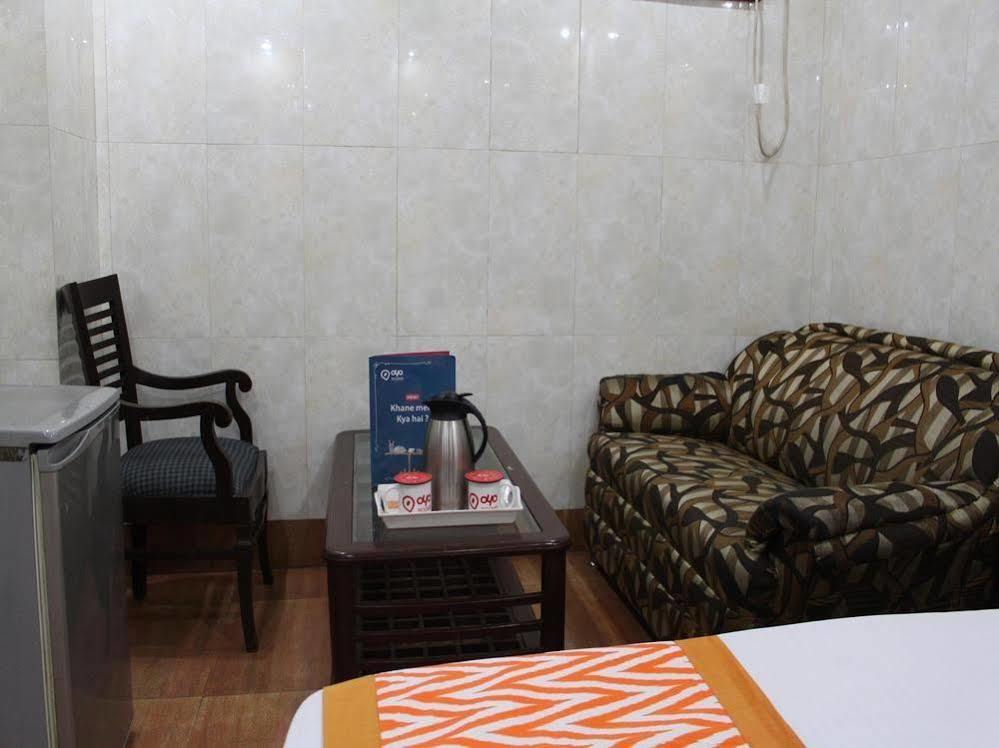 Oyo 2705 Hotel Preet Palace Ню Делхи Екстериор снимка