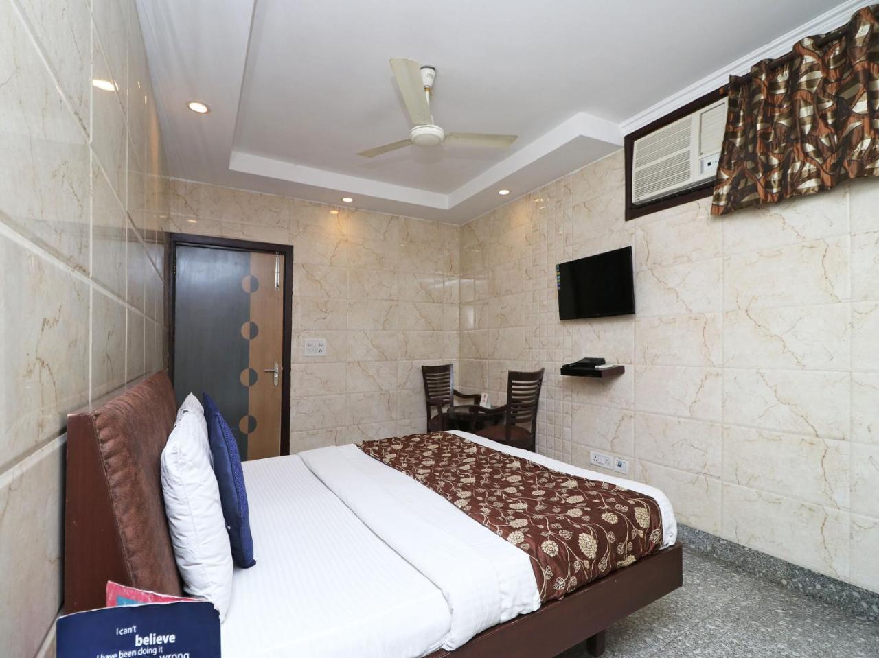 Oyo 2705 Hotel Preet Palace Ню Делхи Екстериор снимка