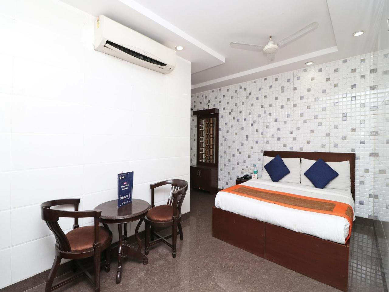 Oyo 2705 Hotel Preet Palace Ню Делхи Екстериор снимка
