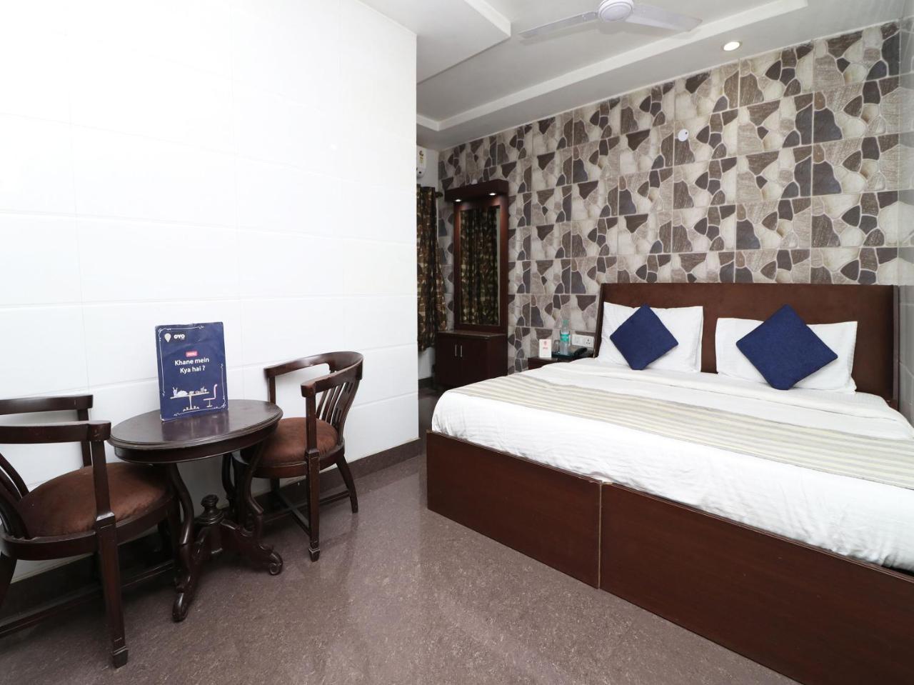 Oyo 2705 Hotel Preet Palace Ню Делхи Екстериор снимка