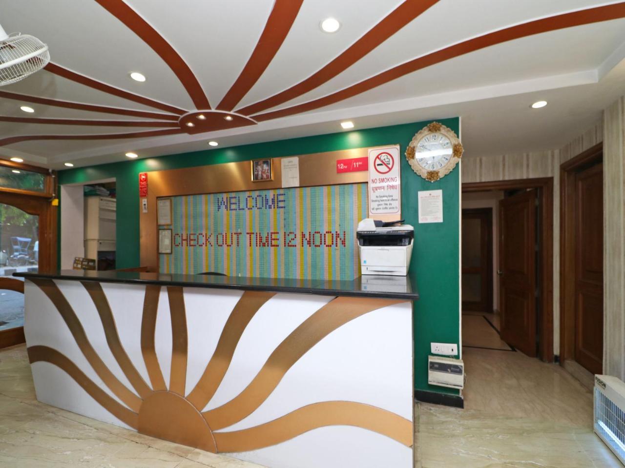Oyo 2705 Hotel Preet Palace Ню Делхи Екстериор снимка