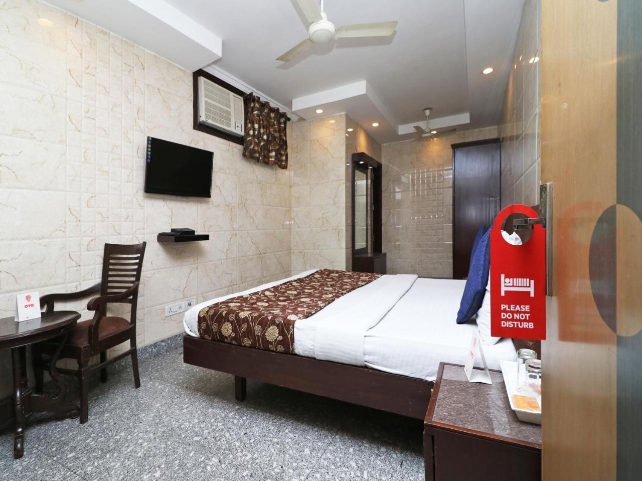 Oyo 2705 Hotel Preet Palace Ню Делхи Екстериор снимка