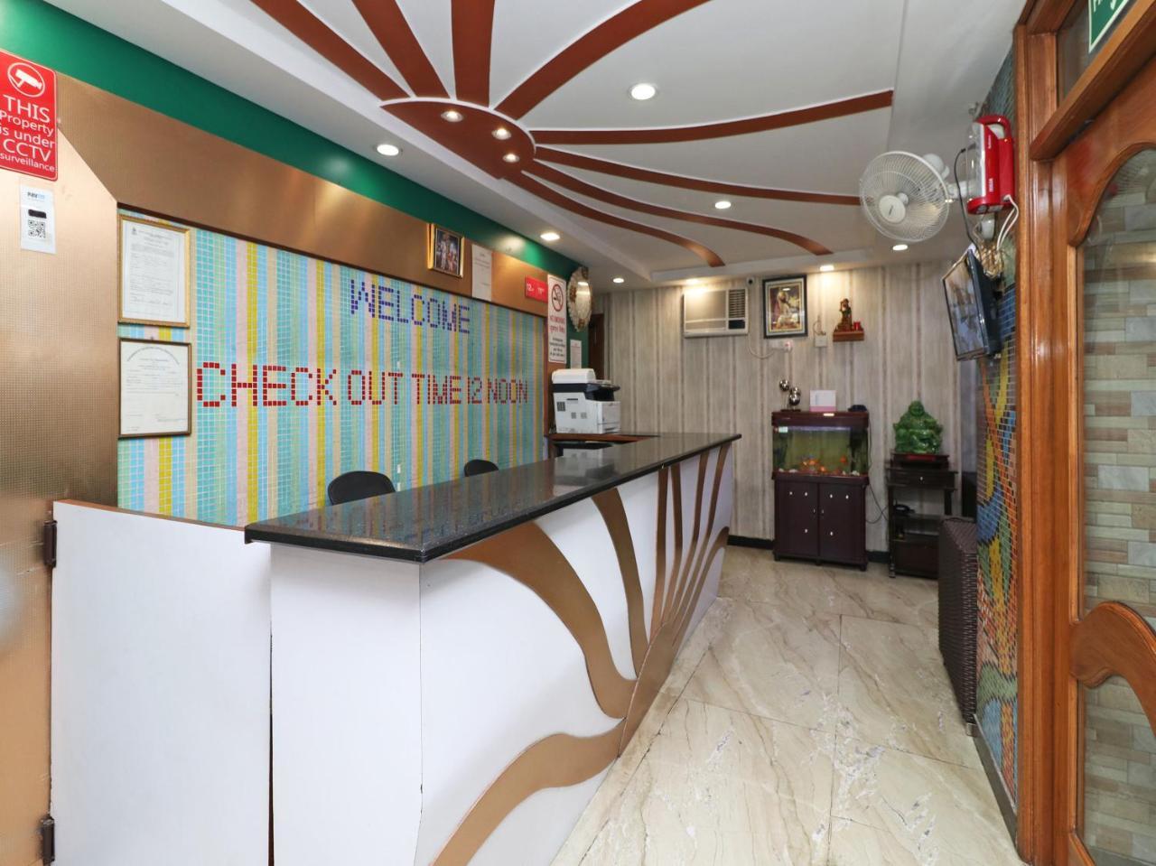 Oyo 2705 Hotel Preet Palace Ню Делхи Екстериор снимка