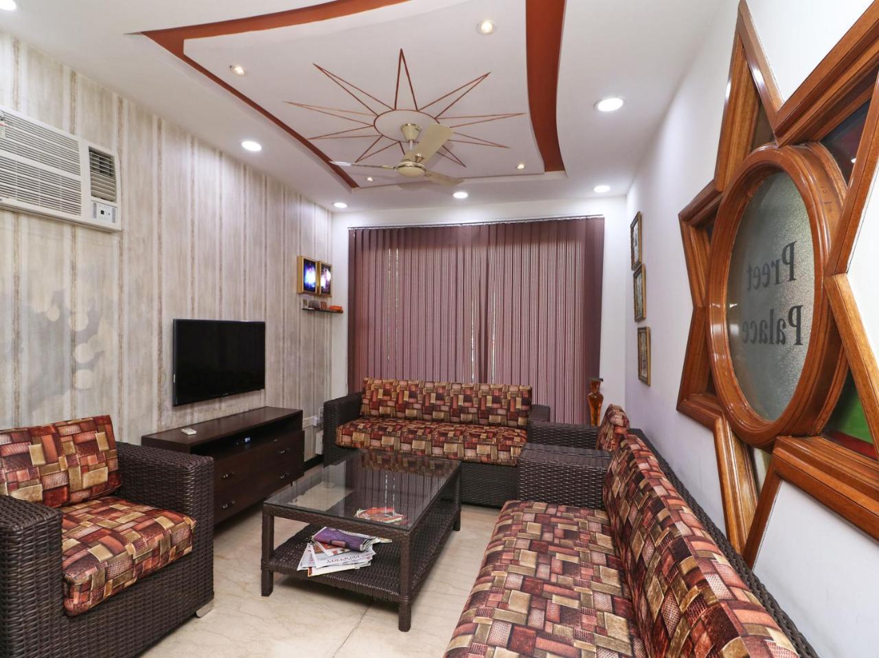 Oyo 2705 Hotel Preet Palace Ню Делхи Екстериор снимка