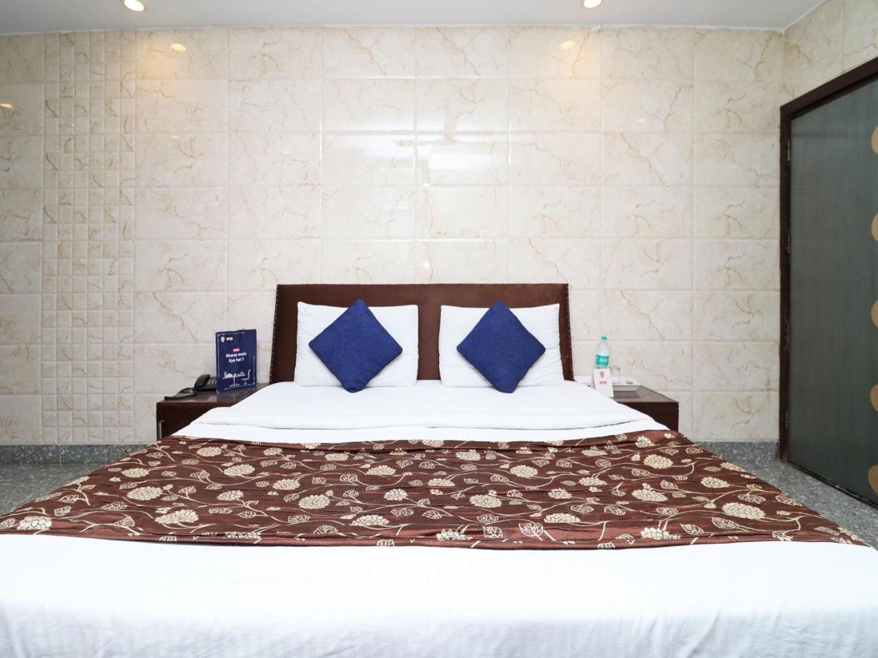 Oyo 2705 Hotel Preet Palace Ню Делхи Екстериор снимка
