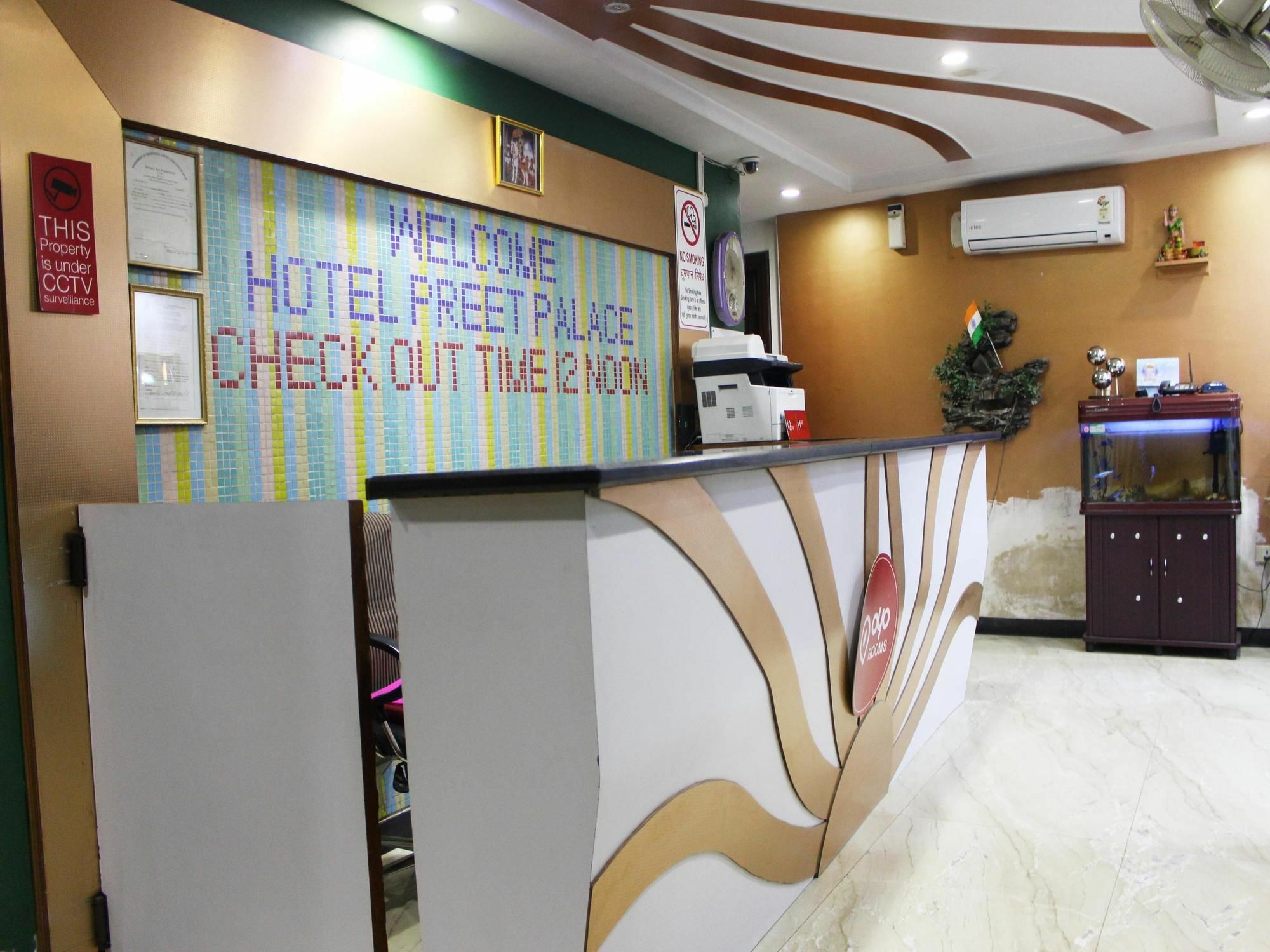 Oyo 2705 Hotel Preet Palace Ню Делхи Екстериор снимка